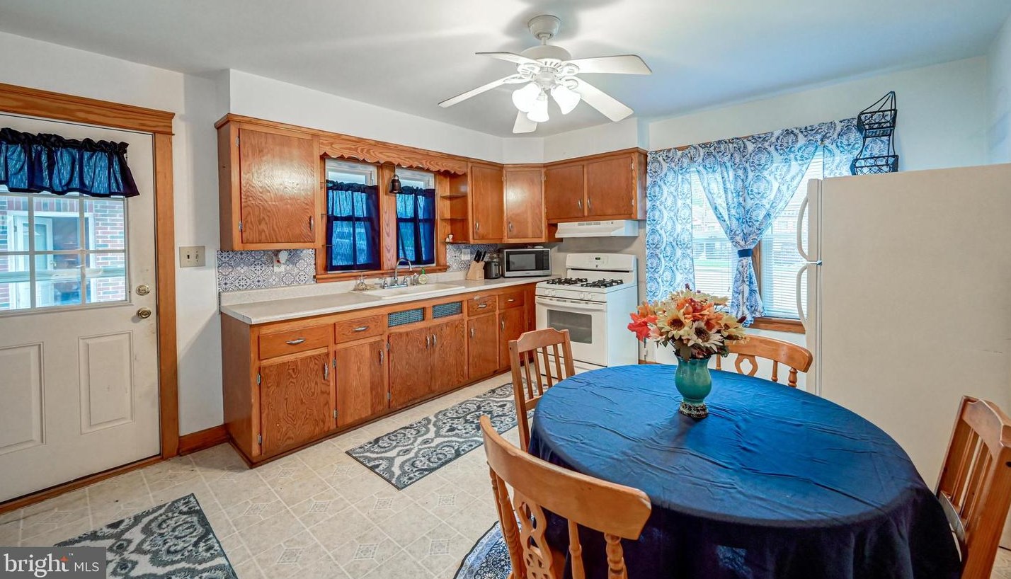 328 Elm Ave, Hanover PA 17331-1906 exterior