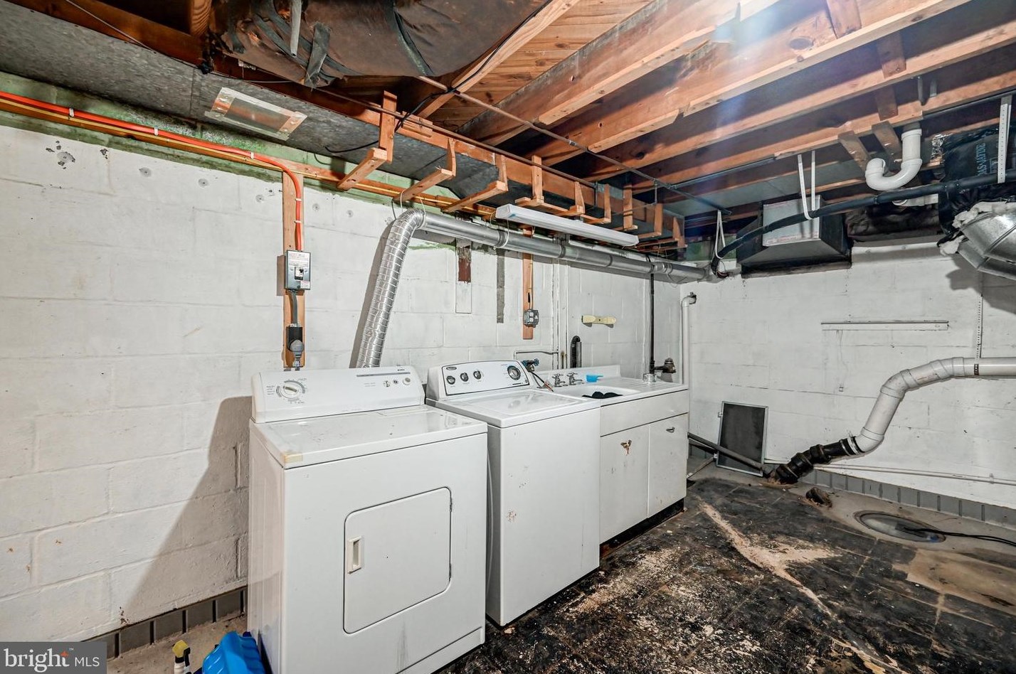 328 Elm Ave, Hanover PA 17331-1906 exterior