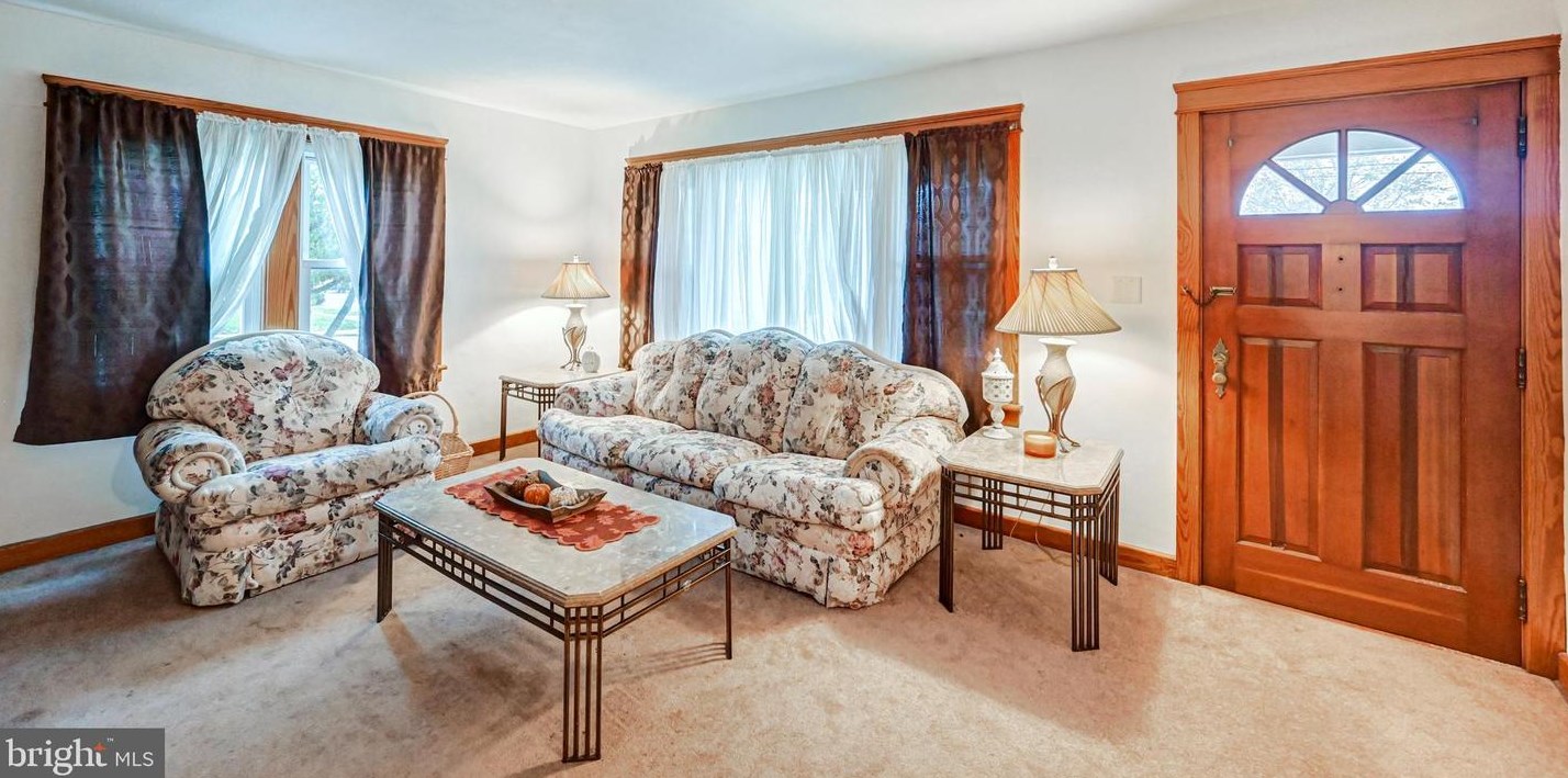 328 Elm Ave, Hanover PA 17331-1906 exterior