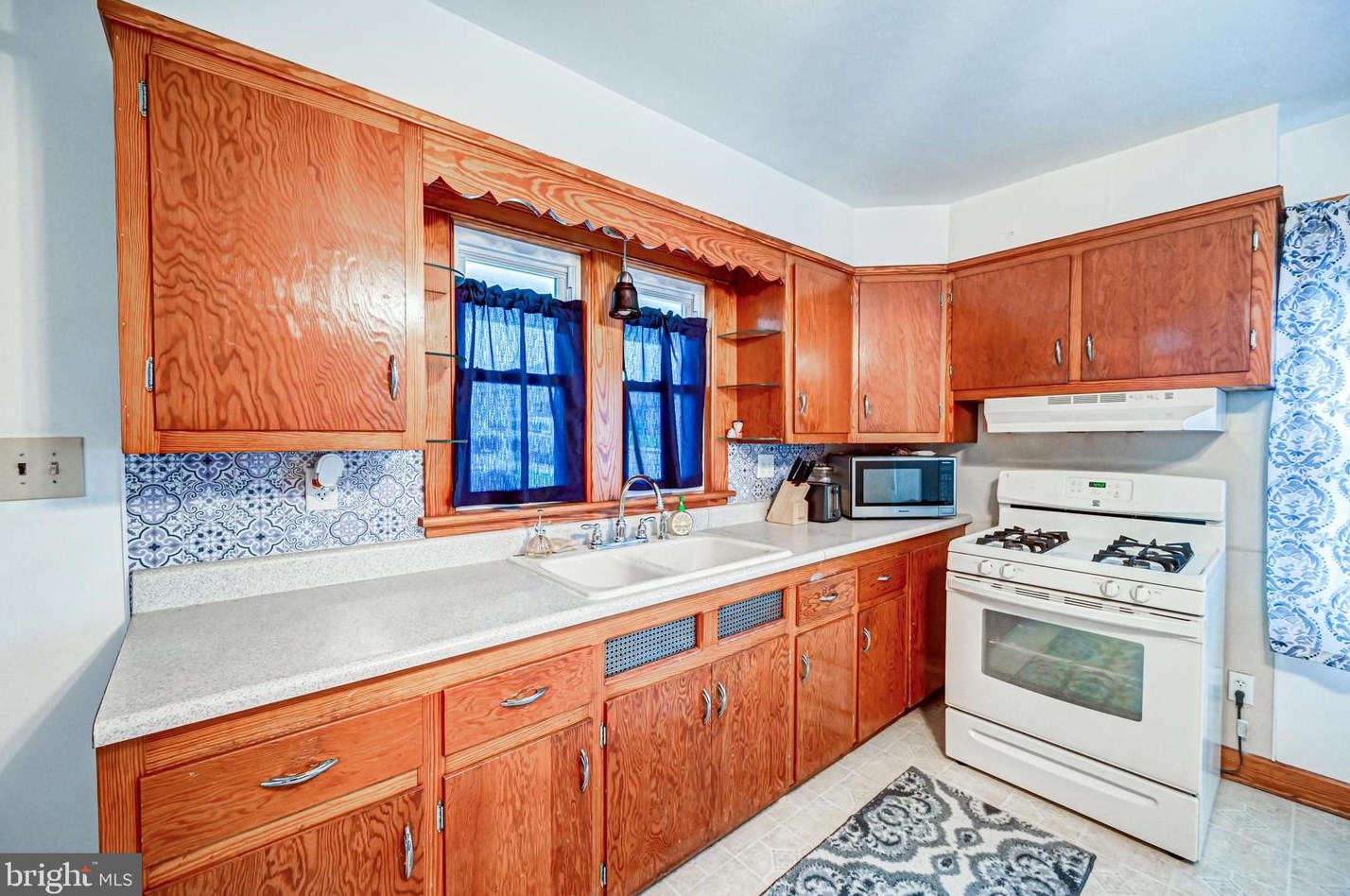 328 Elm Ave, Hanover PA 17331-1906 exterior