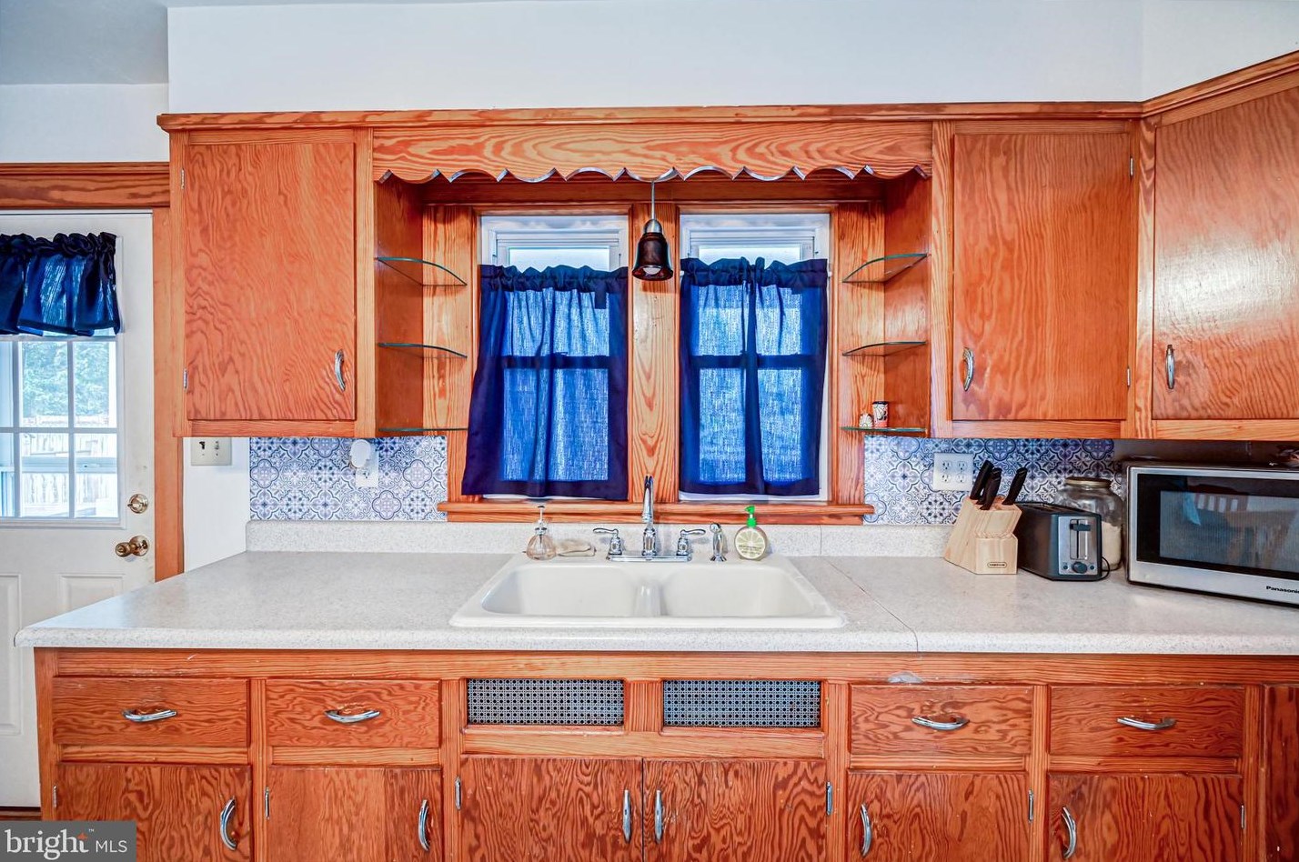 328 Elm Ave, Hanover PA 17331-1906 exterior