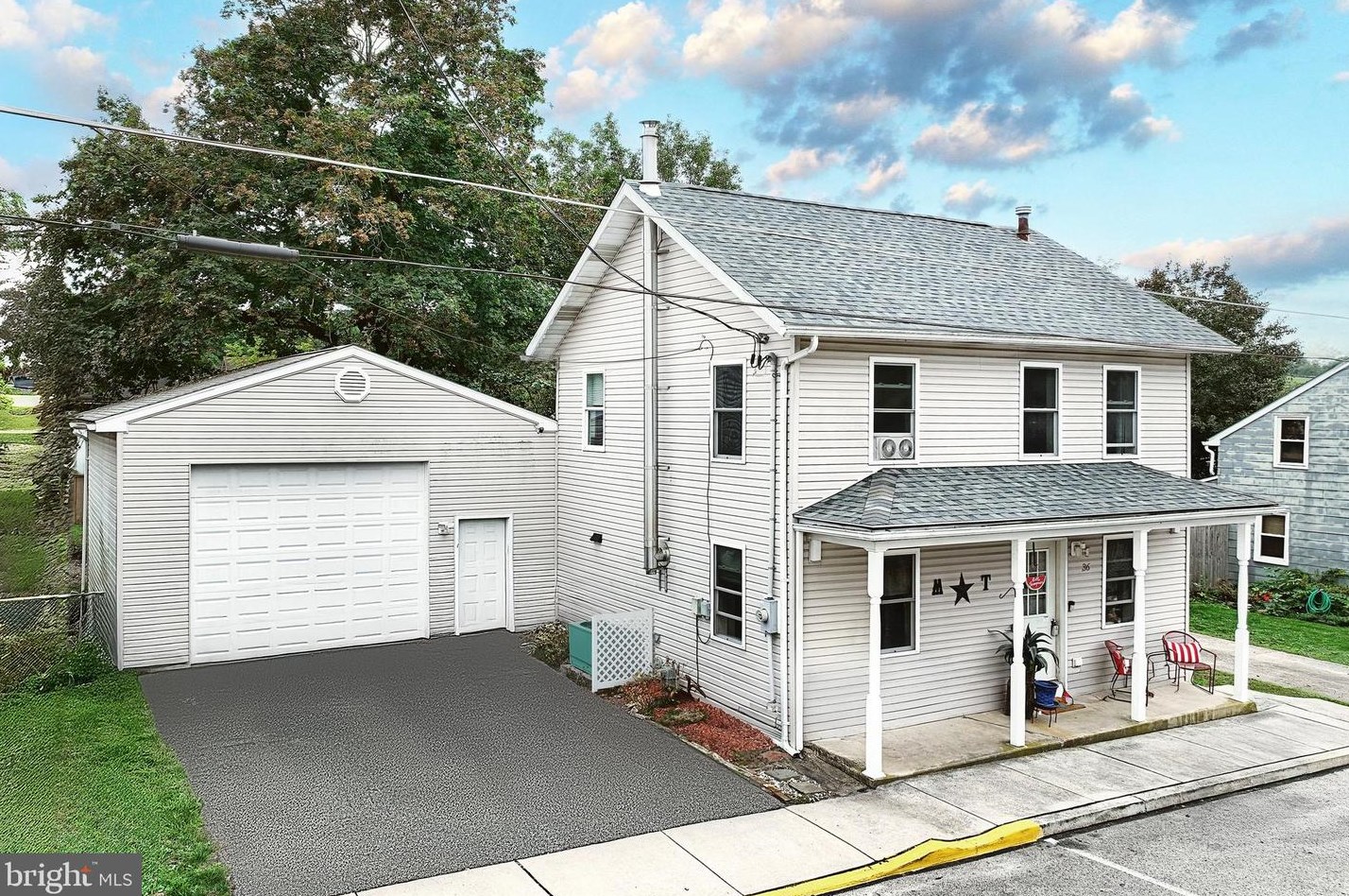 36 Cherry St, Seven Valleys, PA 17360