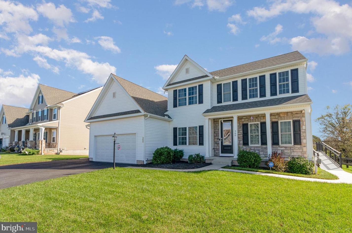 360 Hollyhock Dr, Strinestown, PA 17345
