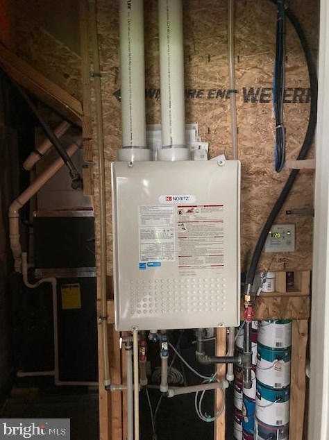 37 Ctr St, Hanover PA 17331-2829 exterior