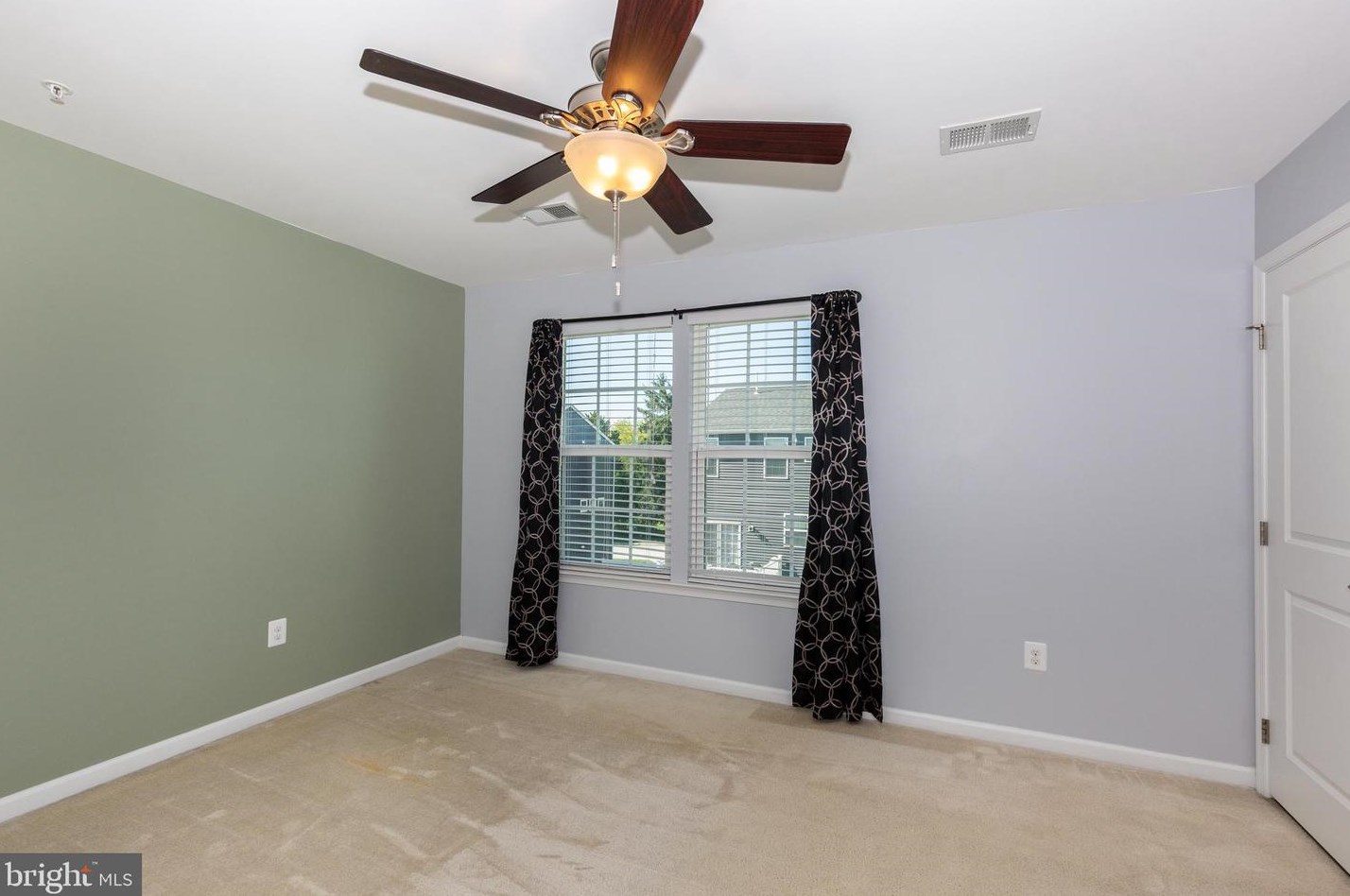 37 Ctr St, Hanover PA 17331-2829 exterior