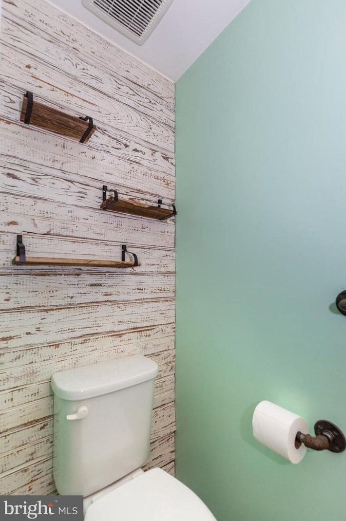 37 Ctr St, Hanover PA 17331-2829 exterior