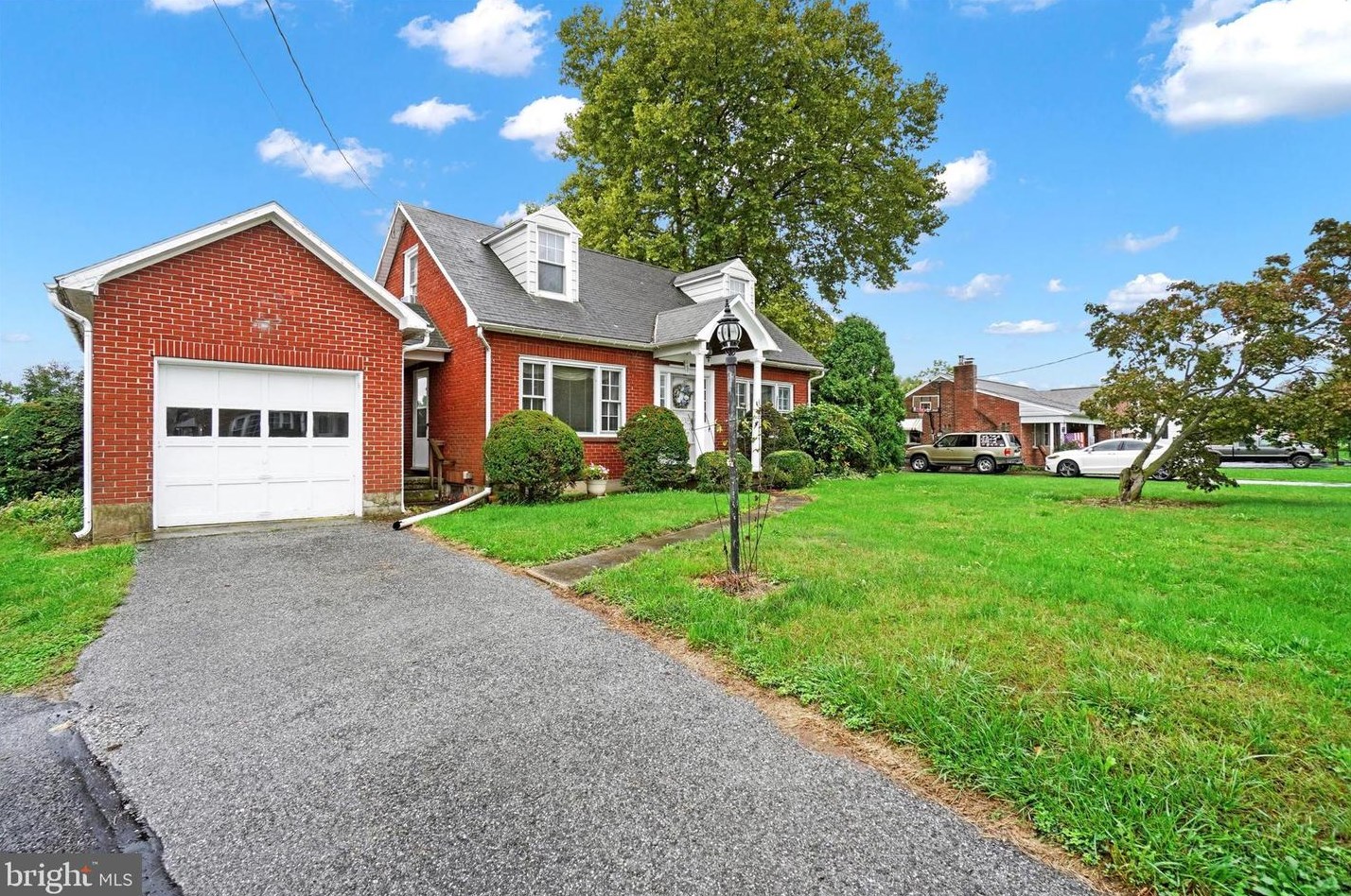 65 Loucks St, Strinestown, PA 17345