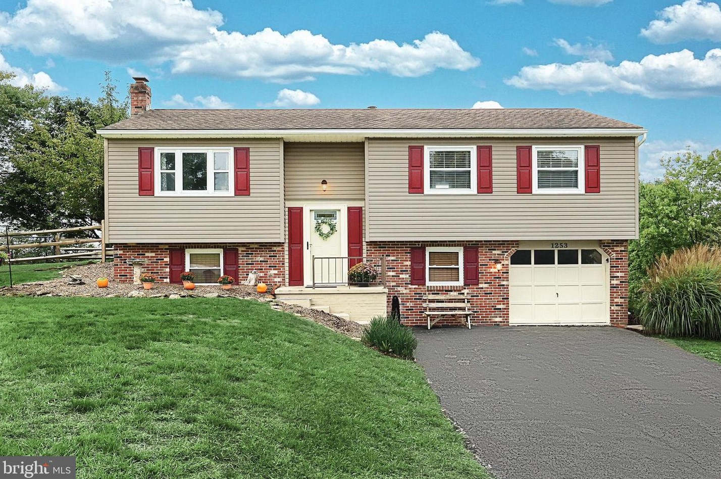 1253 Brighton Cir, Seven Valleys, PA 17360