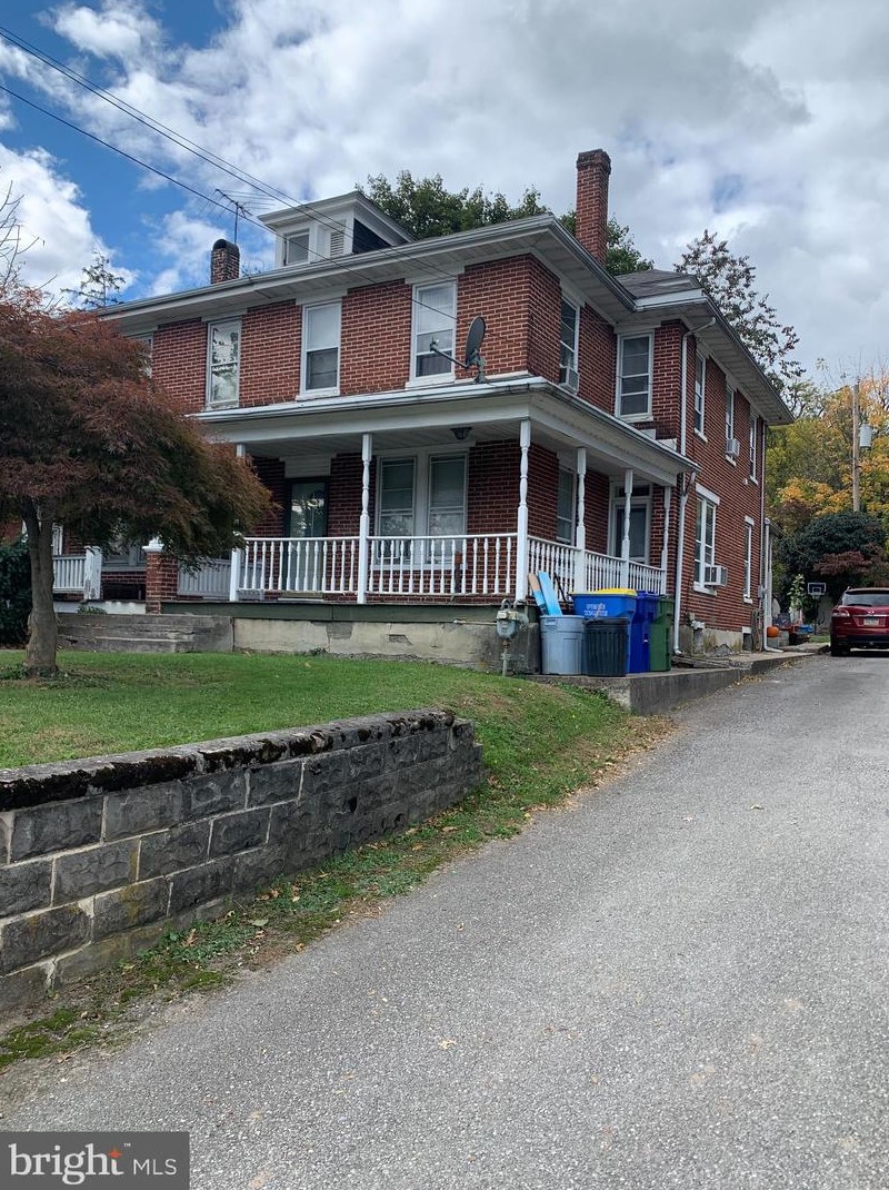 3719 Market St, York, PA 17402-2766