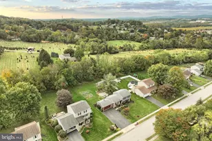 2816 Glen Hollow Dr, York, PA 17406 - Photo 4