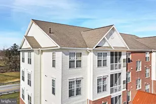 1050 Crest Way, York, PA 17403 - Photo 2