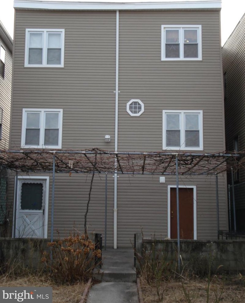 636 7th Ave, Newark, NJ 07107