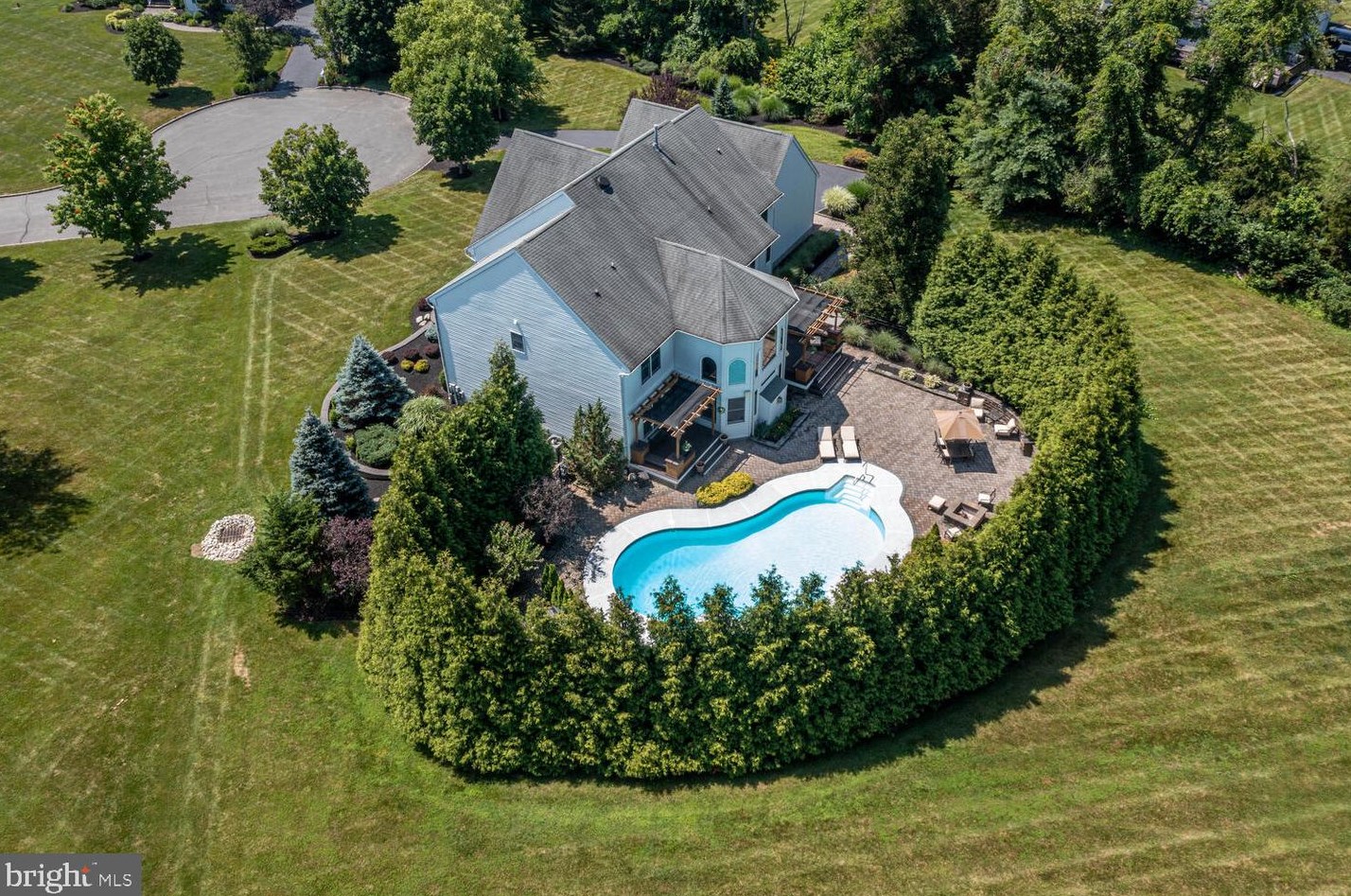 4 Goldenrod Ct, East Amwell Township, NJ 08551