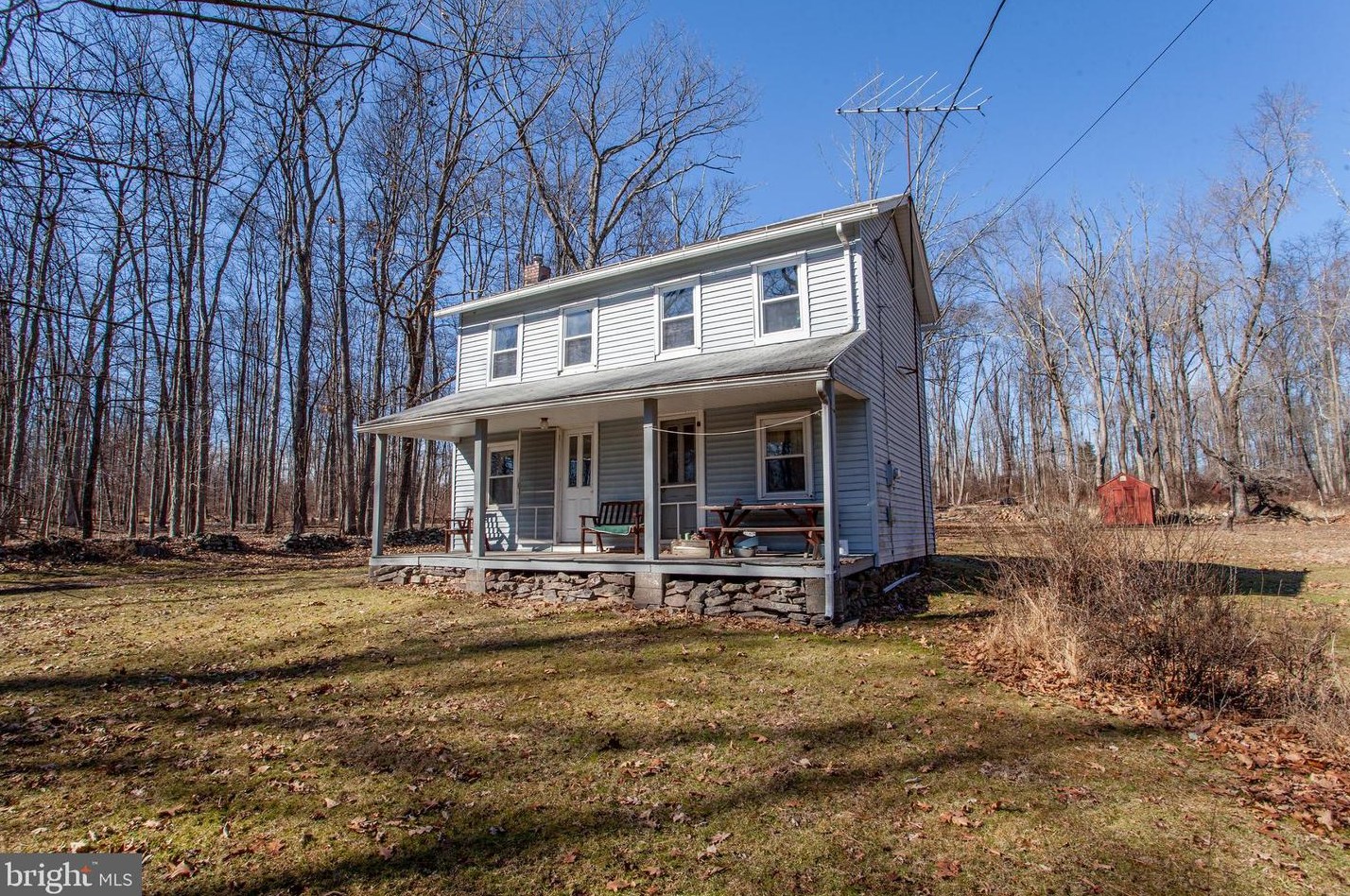 28 Featherbed Ln, Stockton, NJ 08559-1213