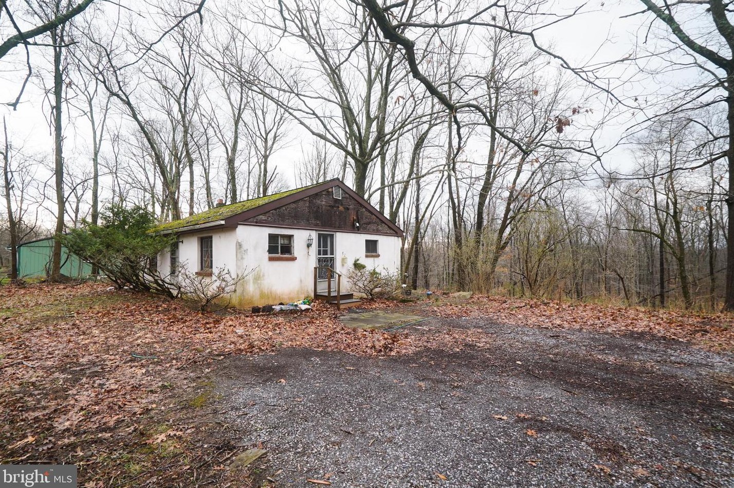 38 Hewitt Rd, Stockton, NJ 08559