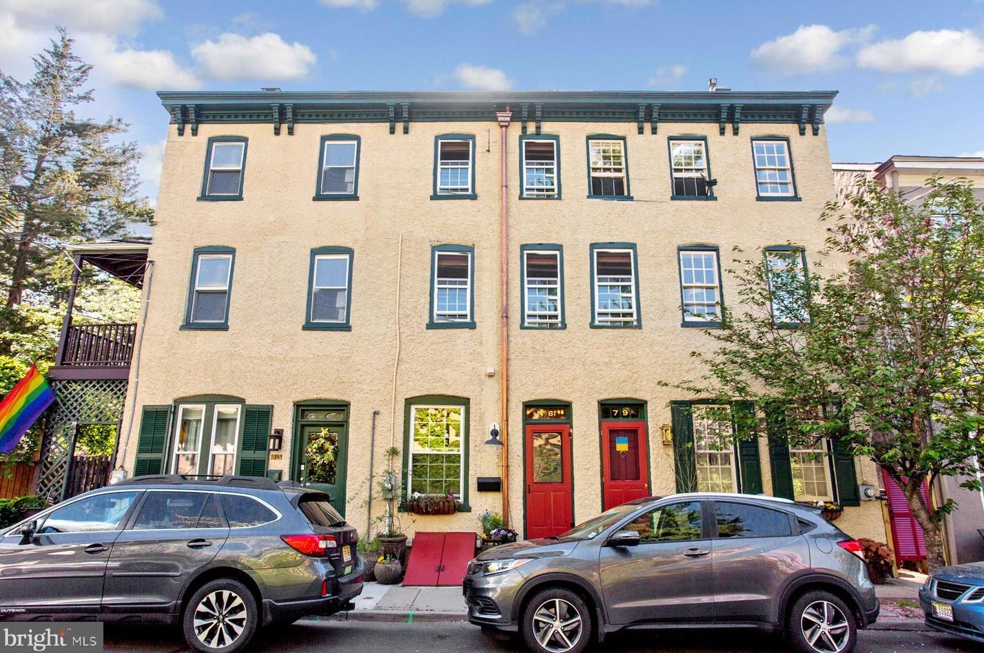 81 Main St, West Amwell, NJ 08530-1826