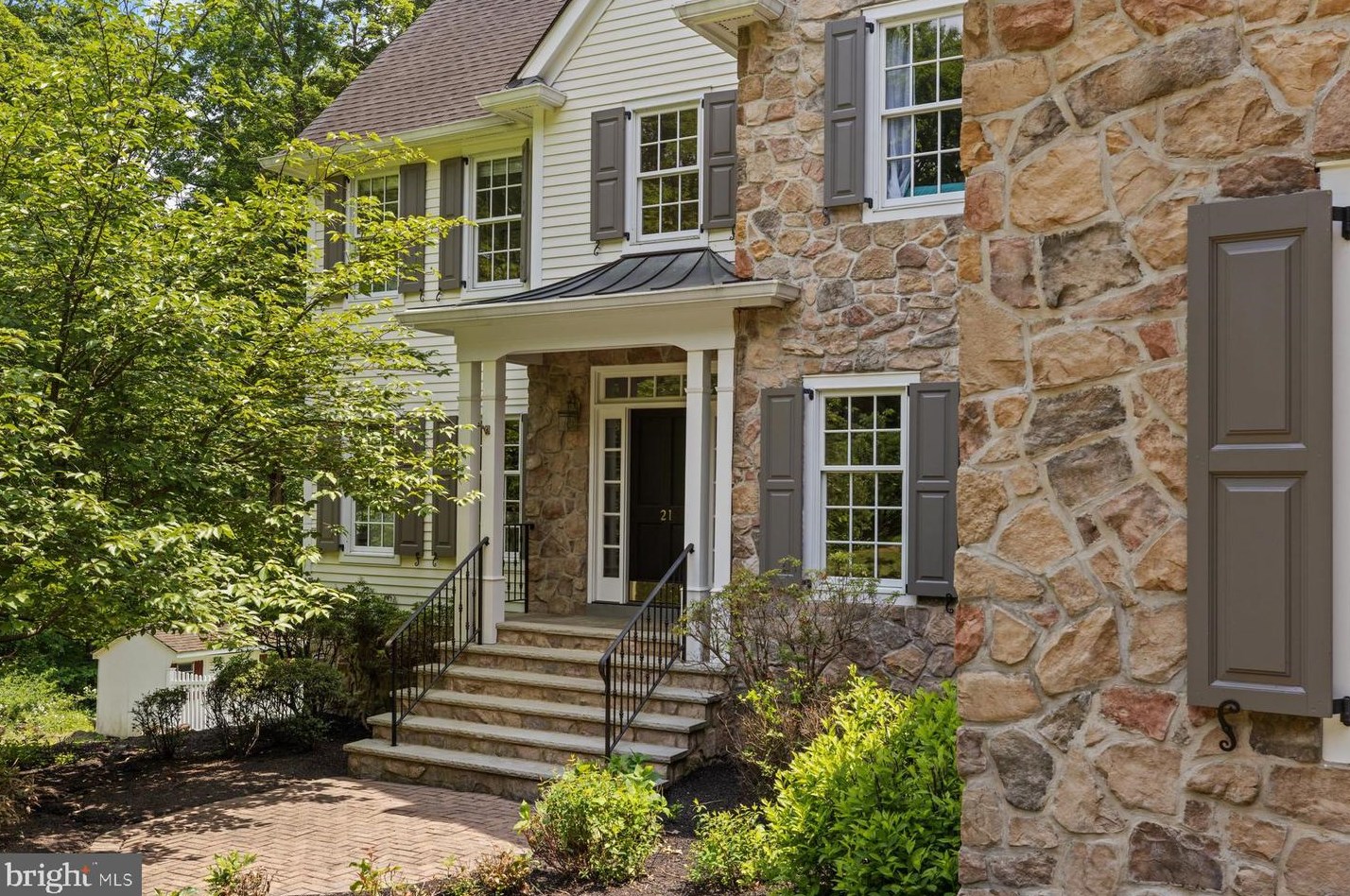 21 Sanford Rd, Stockton, NJ 08559-1204