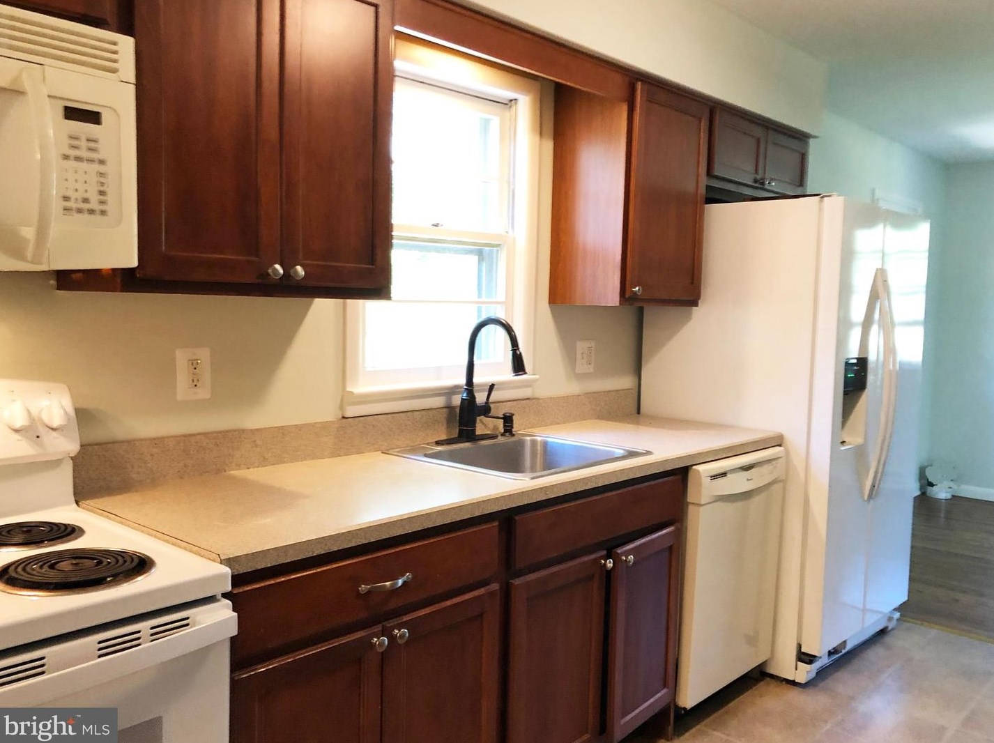 21 Lake Dr, West Amwell NJ  08530-2705 exterior