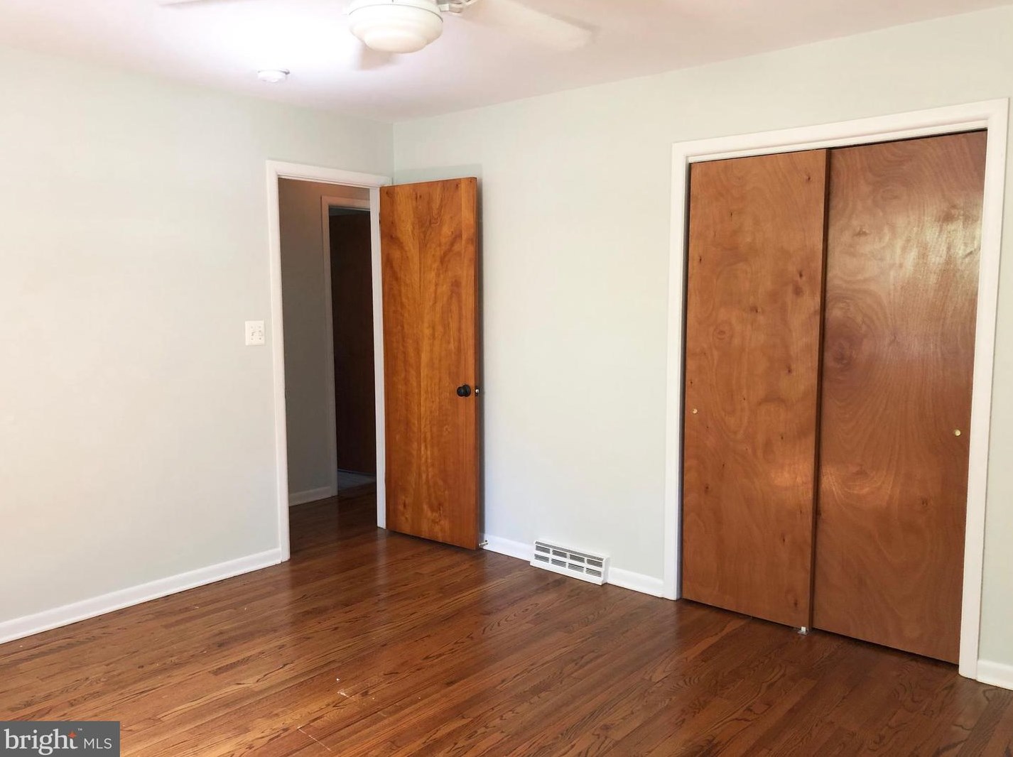 21 Lake Dr, West Amwell NJ  08530-2705 exterior