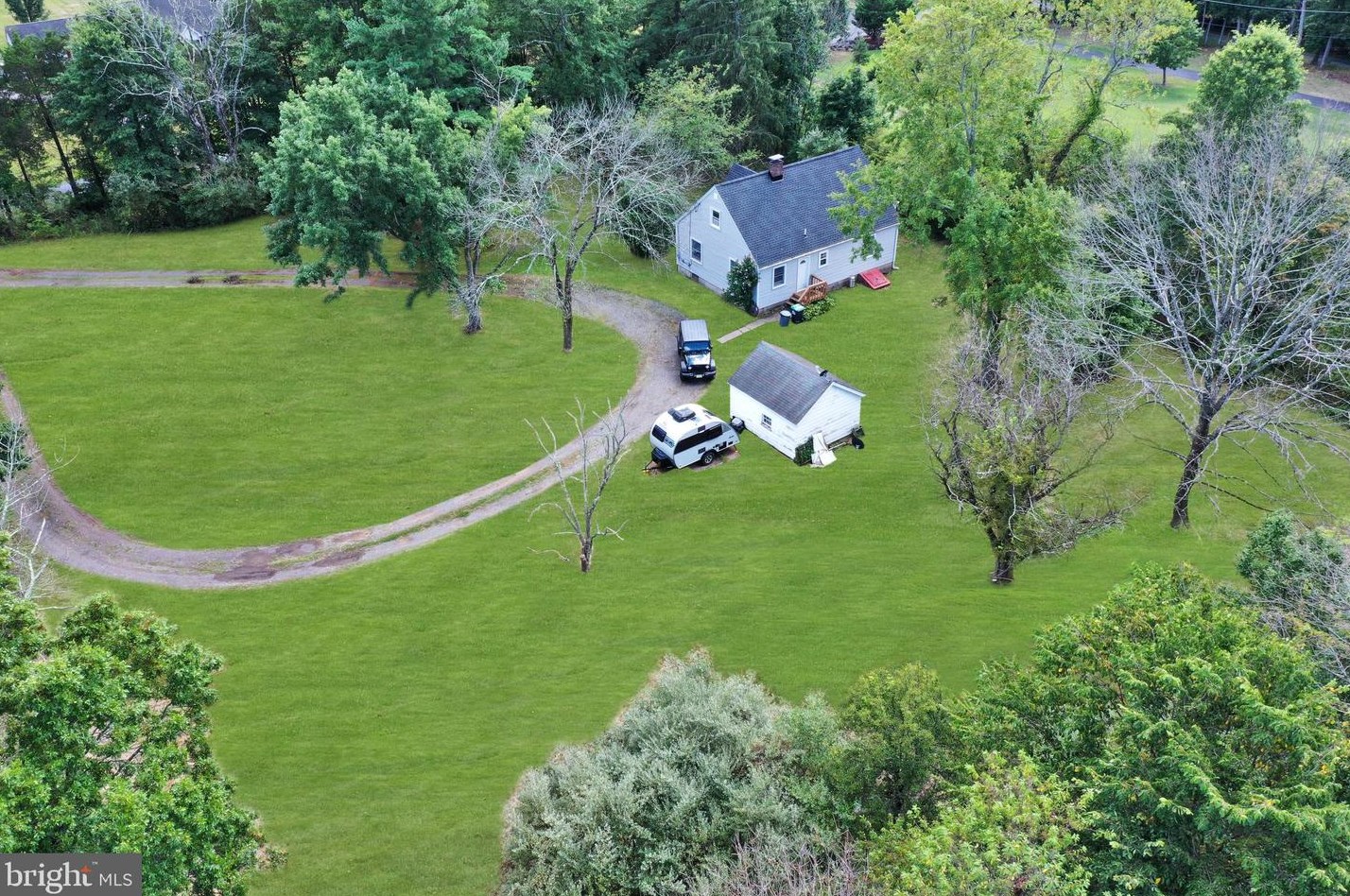 69 Lower Oak Grove Rd, Frenchtown NJ  08825-4230 exterior