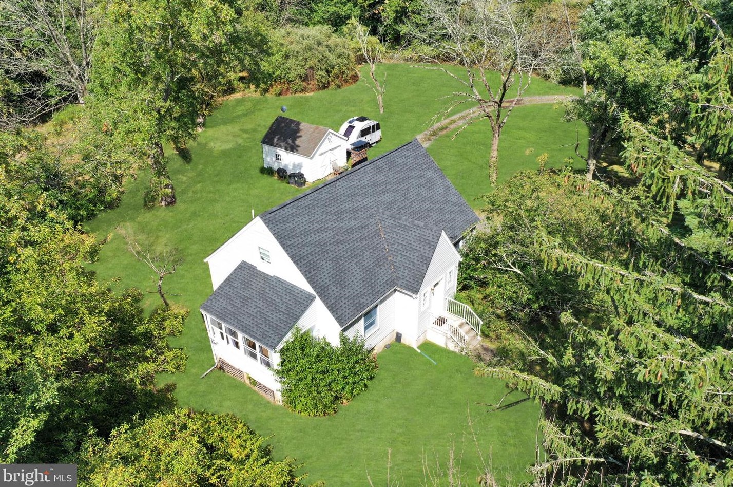 69 Lower Oak Grove Rd, Frenchtown NJ  08825-4230 exterior