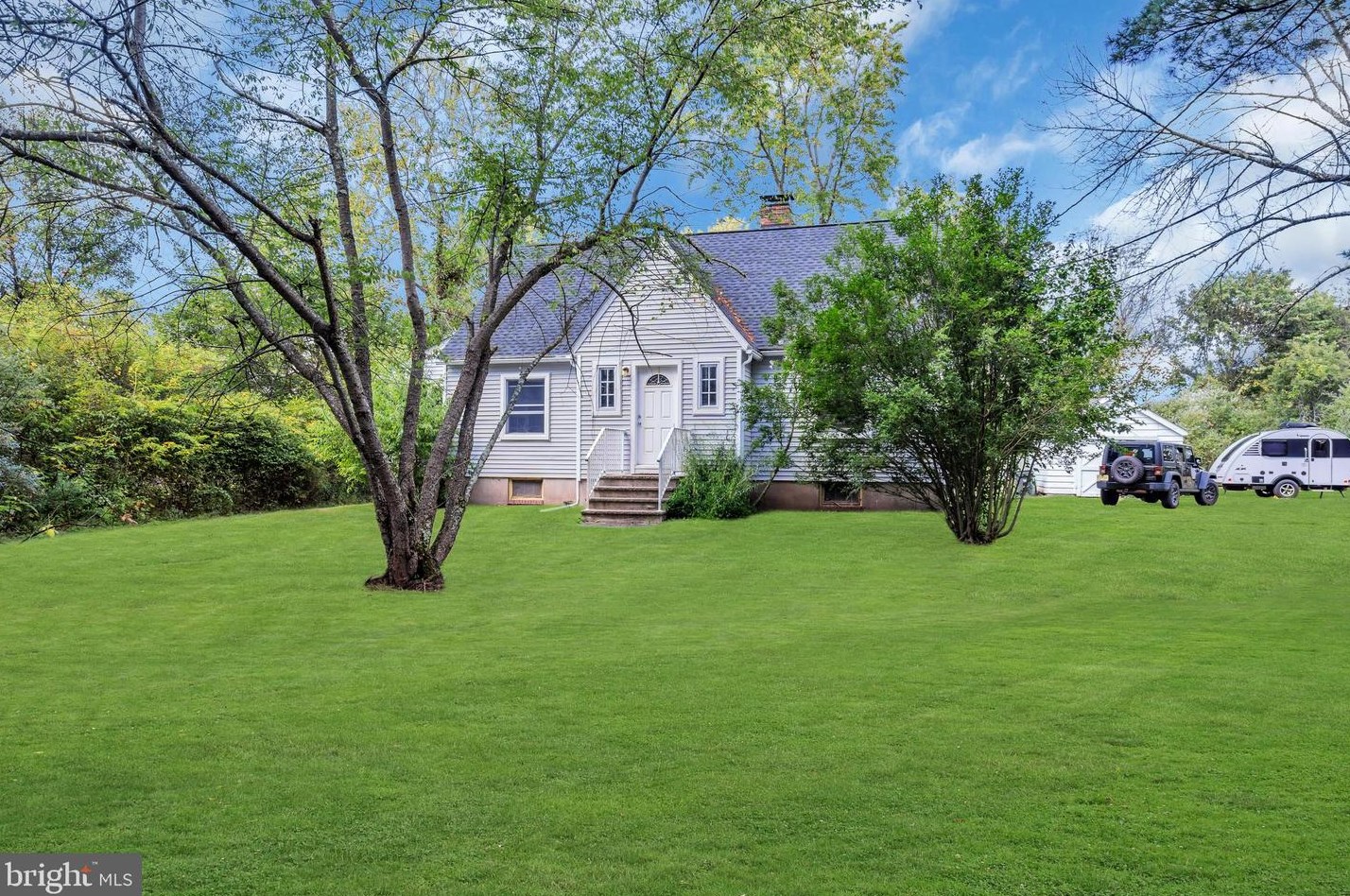 69 Lower Oak Grove Rd, Frenchtown, NJ 08825-4208