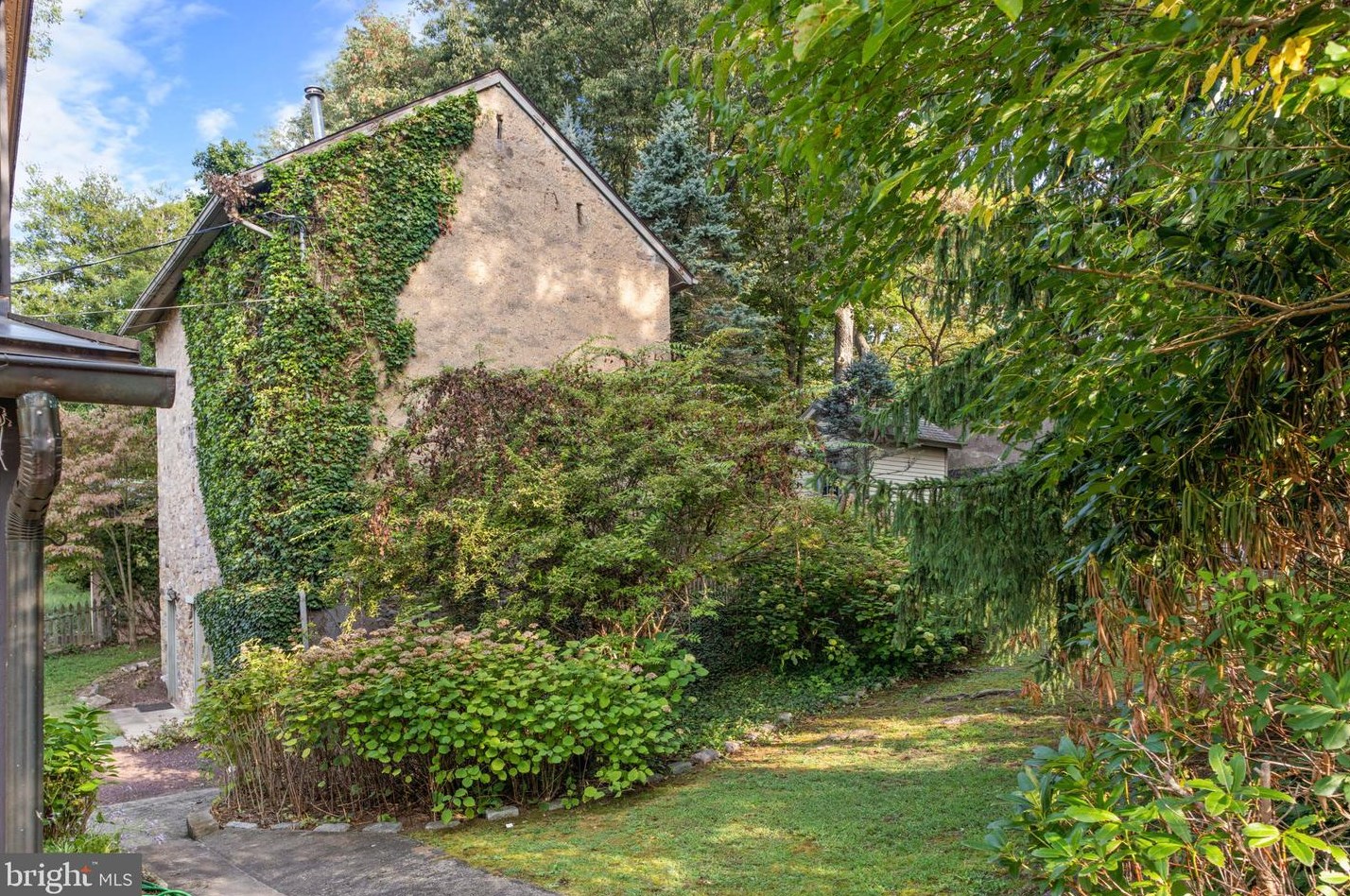 3 Main St, Stockton NJ 08559-2120 exterior