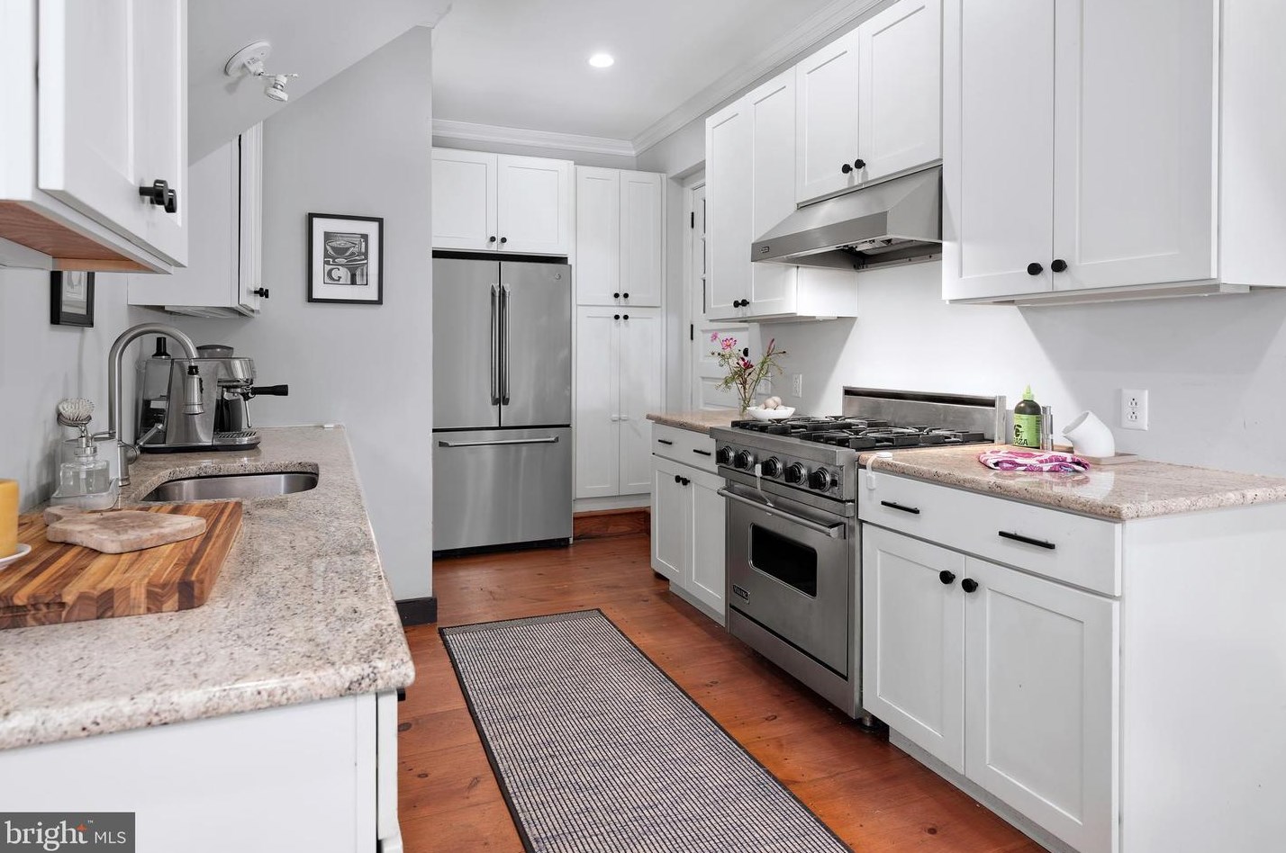 6 Main St, Stockton NJ 08559-2120 exterior