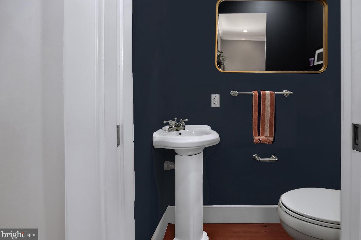 6 Main St, Stockton NJ 08559-2120 exterior