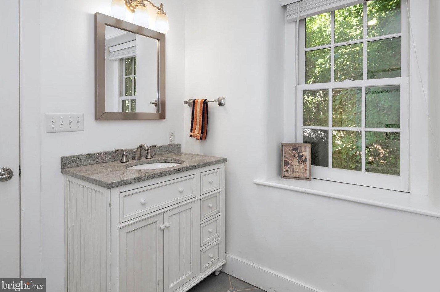 6 Main St, Stockton NJ 08559-2120 exterior