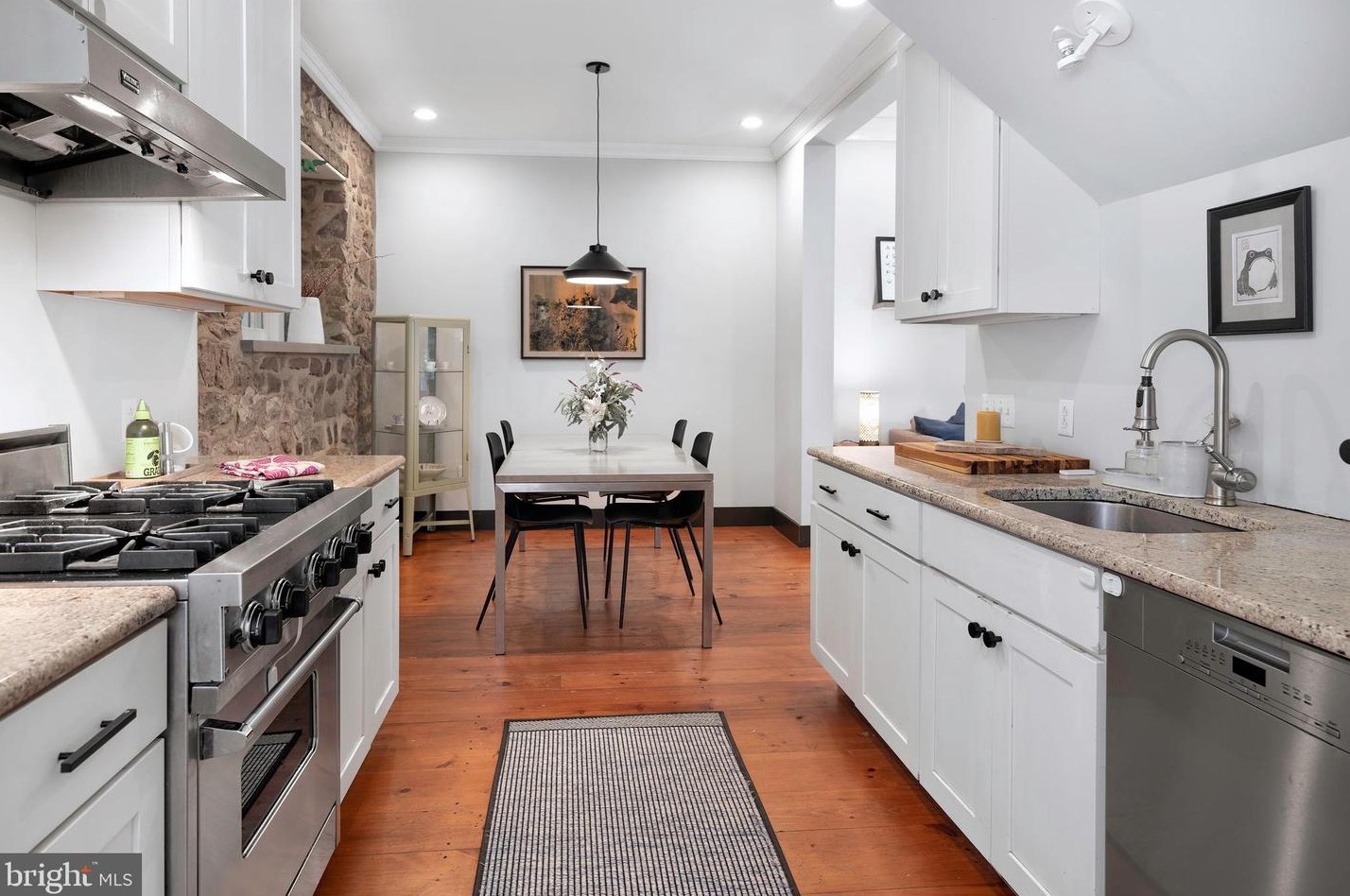 6 Main St, Stockton NJ 08559-2120 exterior