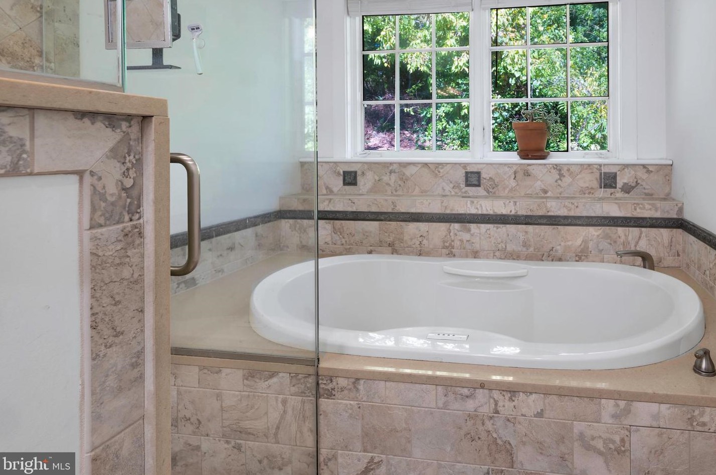 6 Main St, Stockton NJ 08559-2120 exterior