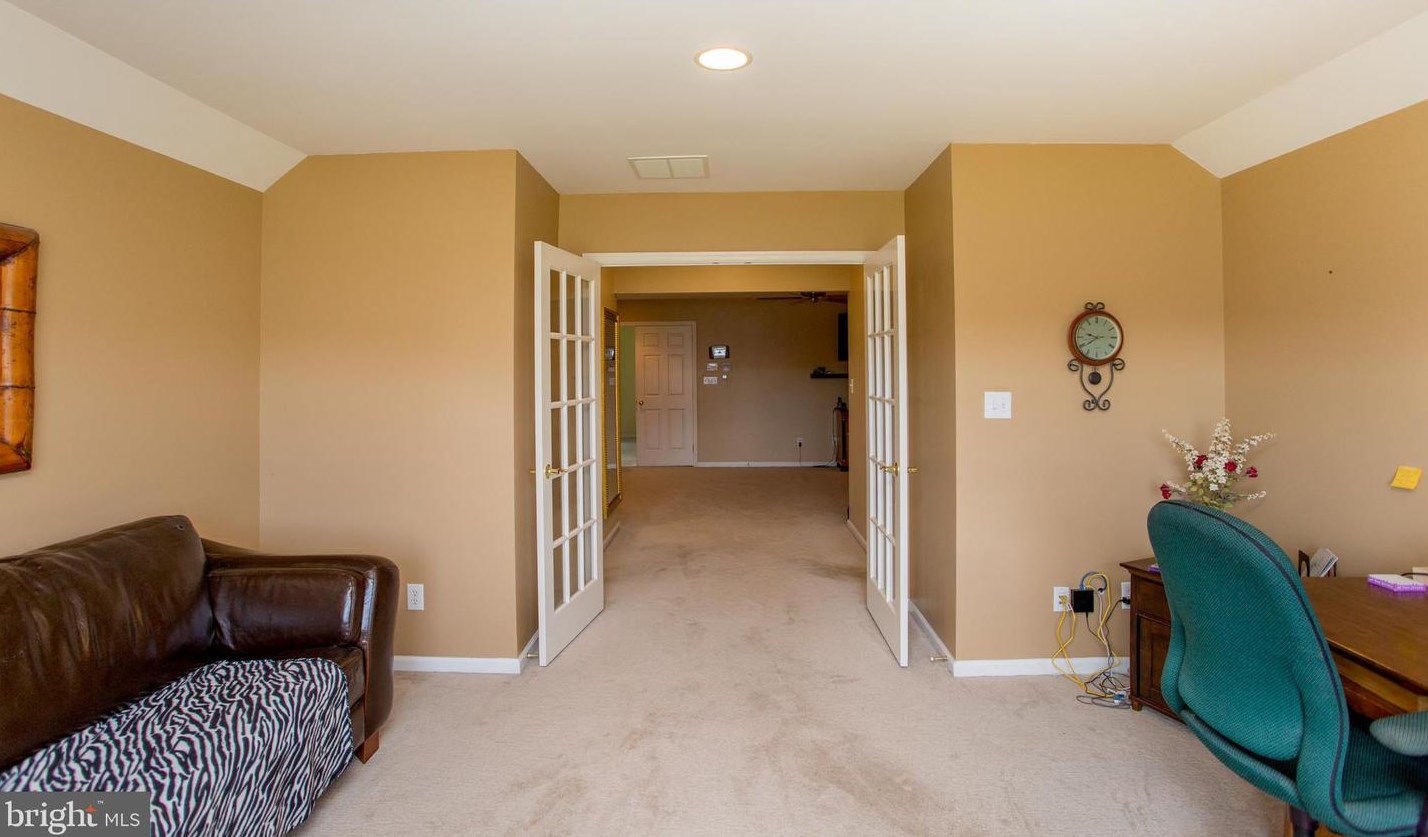 19 Ferris Wheel Dr, West Amwell NJ  08530-3441 exterior