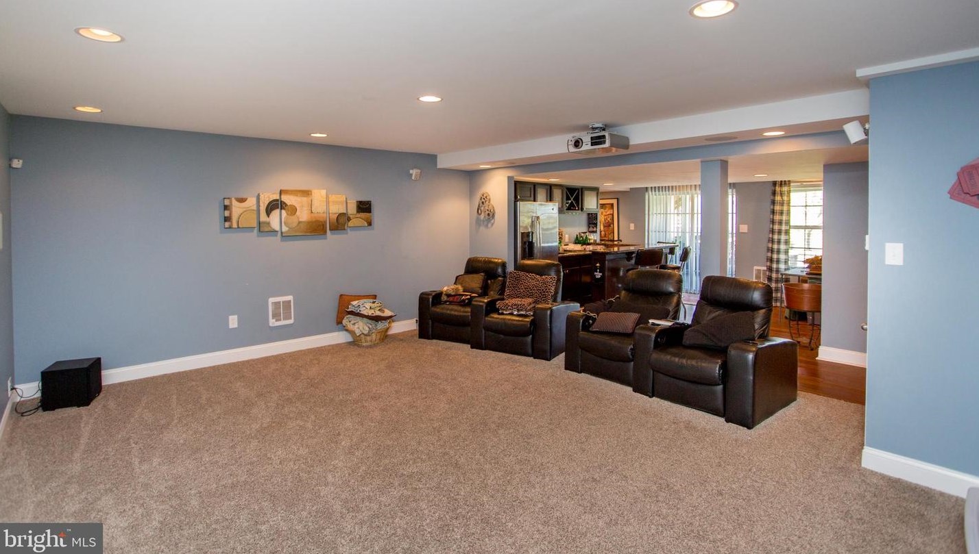 19 Ferris Wheel Dr, West Amwell NJ  08530-3441 exterior