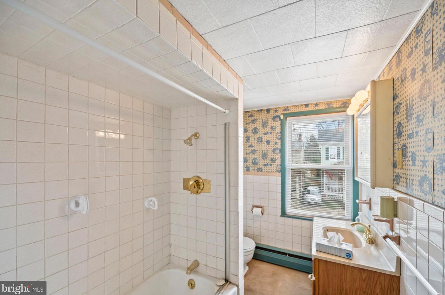 46 Buttonwood St, West Amwell NJ  08530-1643 exterior