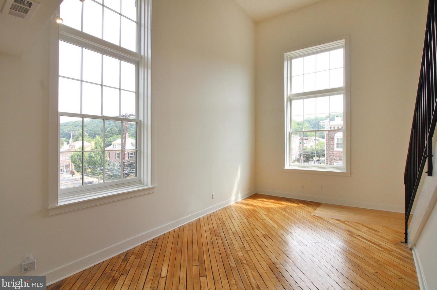 71 S Main St, West Amwell, NJ 08530