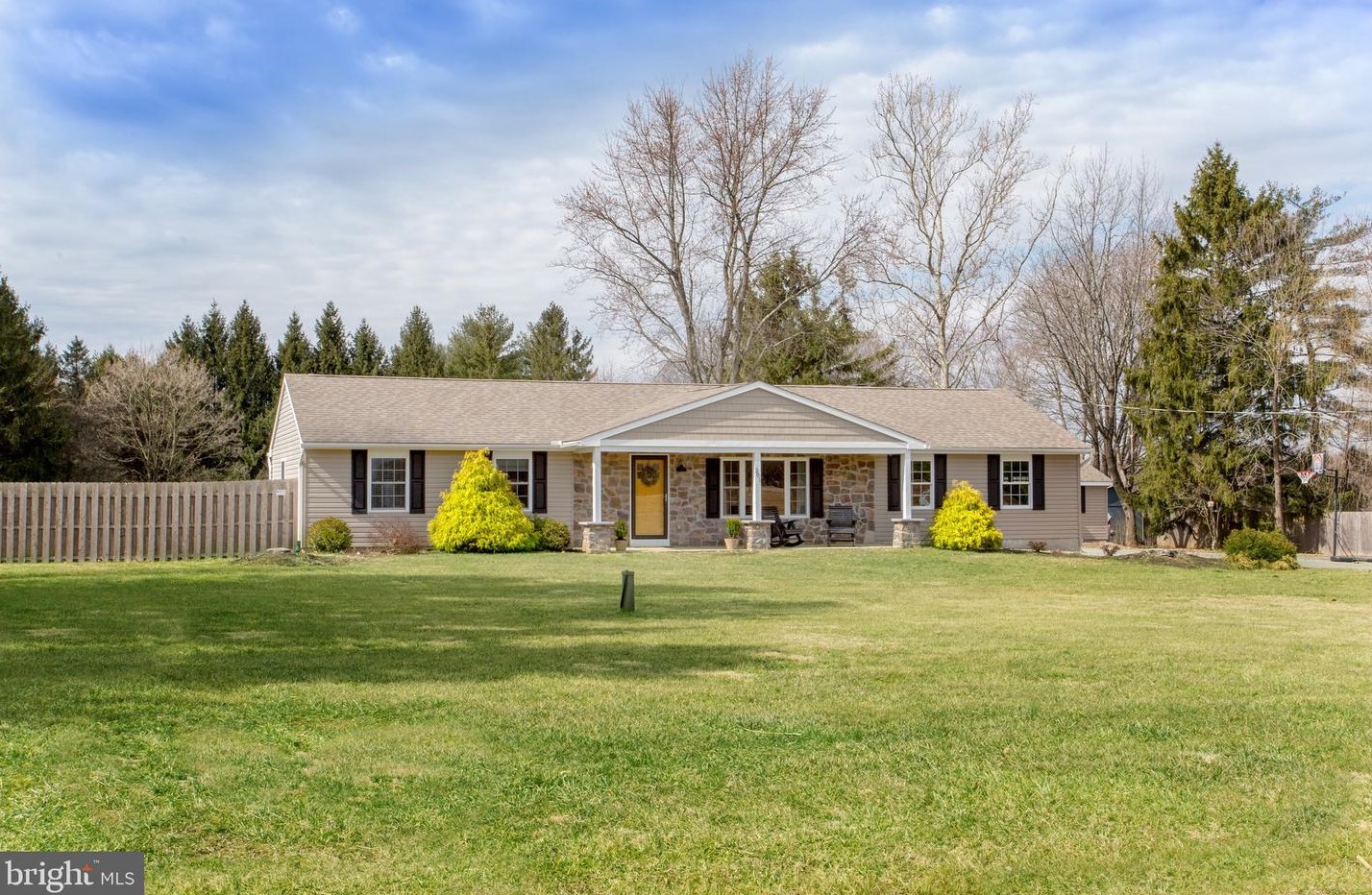 201 Oak Summit Rd, Frenchtown, NJ 08825-4135