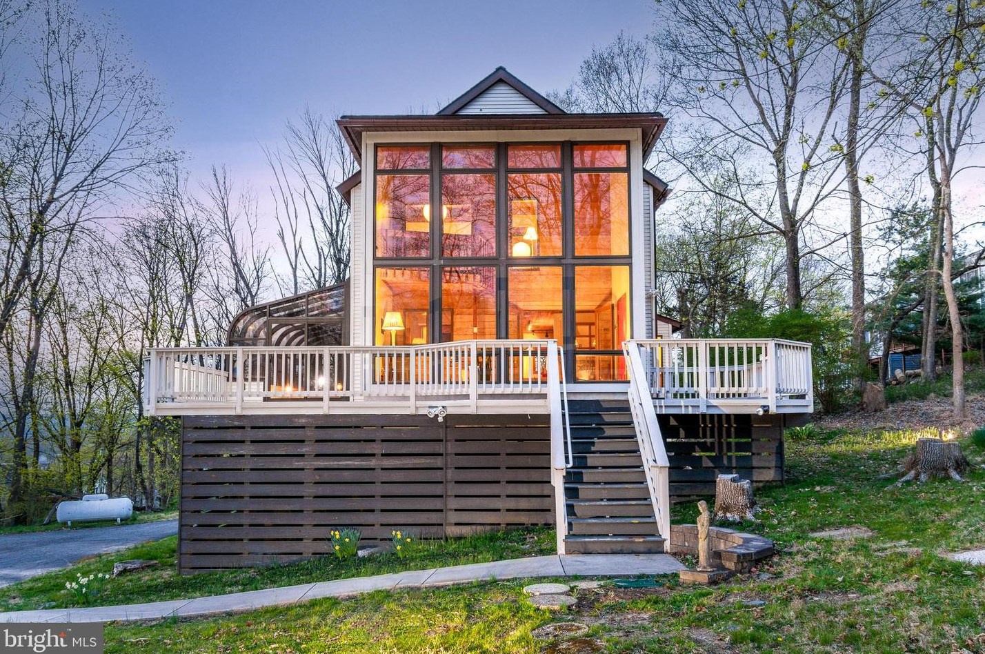 200 Franklin St, West Amwell, NJ 08530-1819