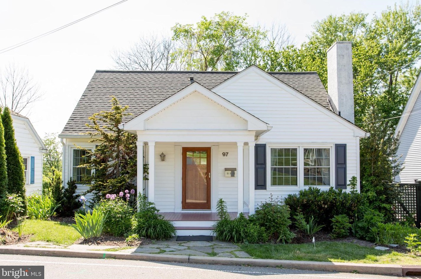 97 S Franklin St, West Amwell, NJ 08530