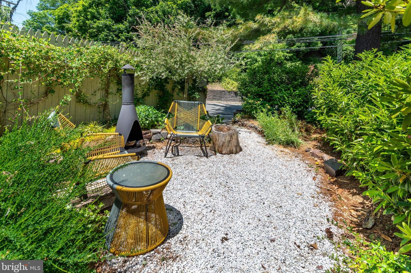 24 Quarry St, West Amwell, NJ 08530-0011