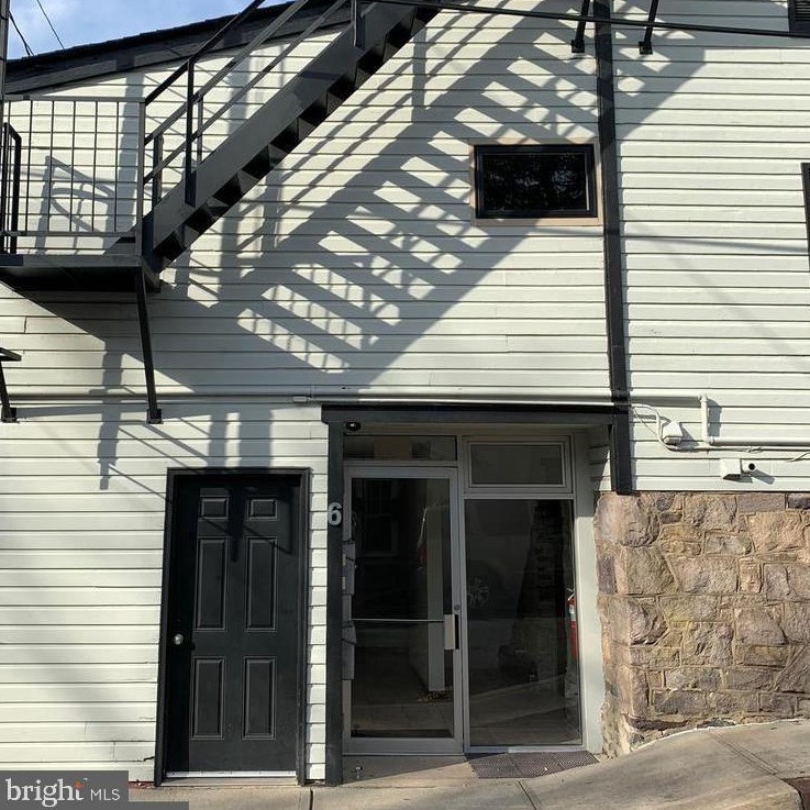 6 Ferry St #b, West Amwell, NJ 08530