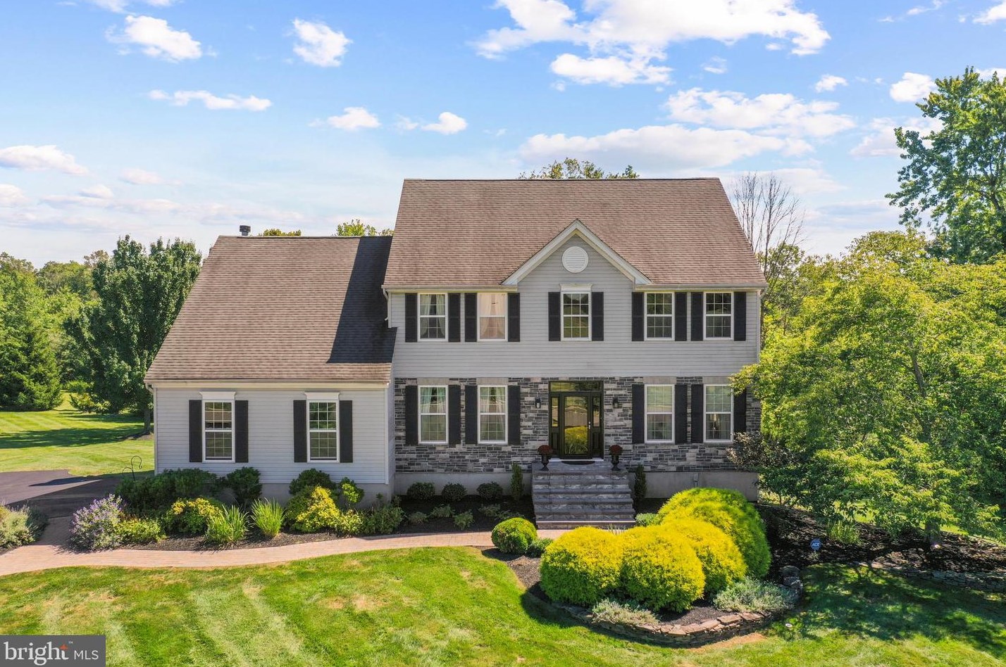 4 Ferris Wheel Dr, West Amwell, NJ 08530-3438