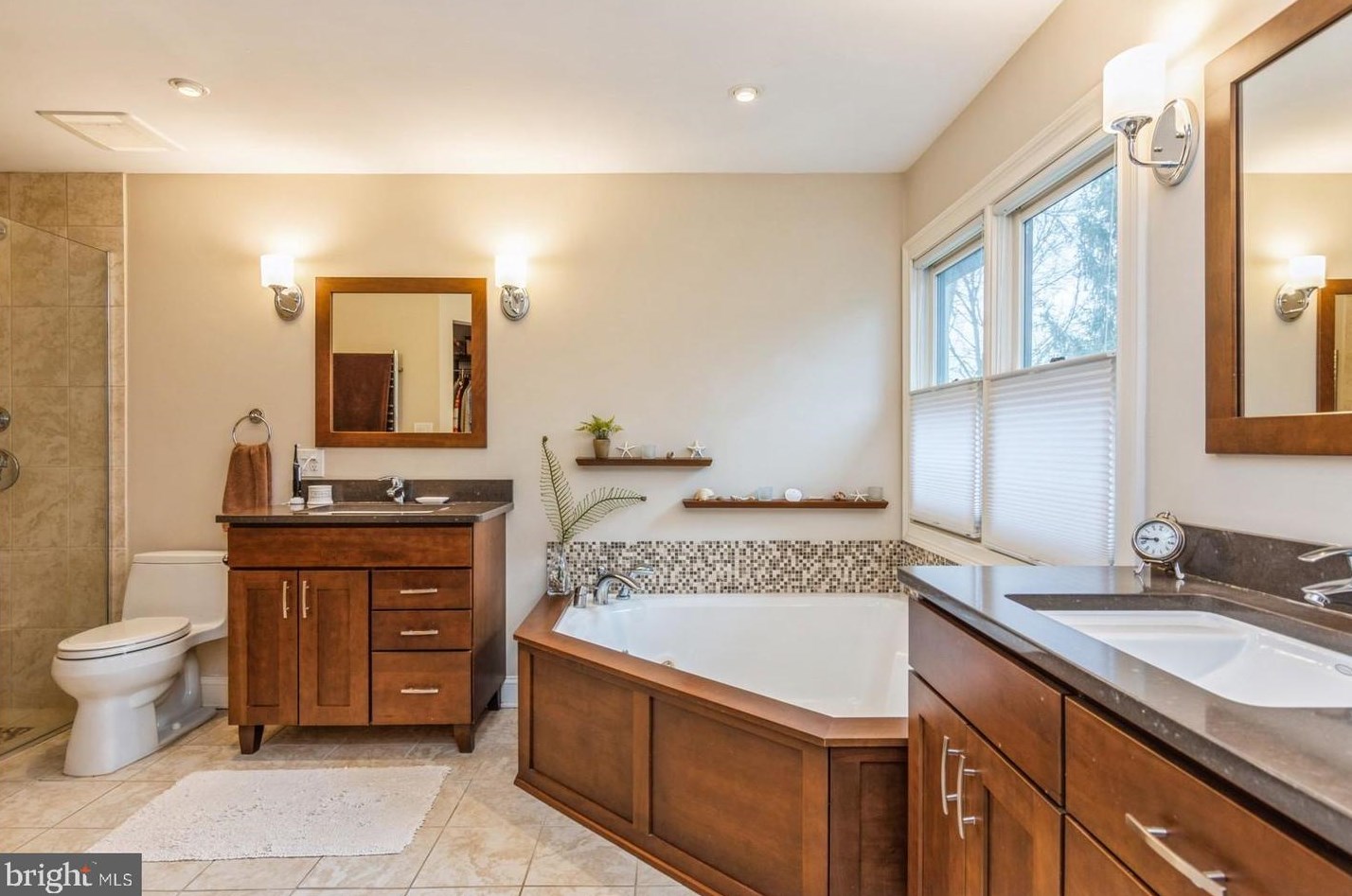 3 Hillside Ct, West Amwell NJ  08530-1051 exterior