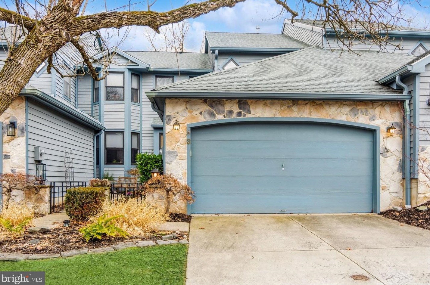 3 Hillside Ct, West Amwell NJ  08530-1051 exterior