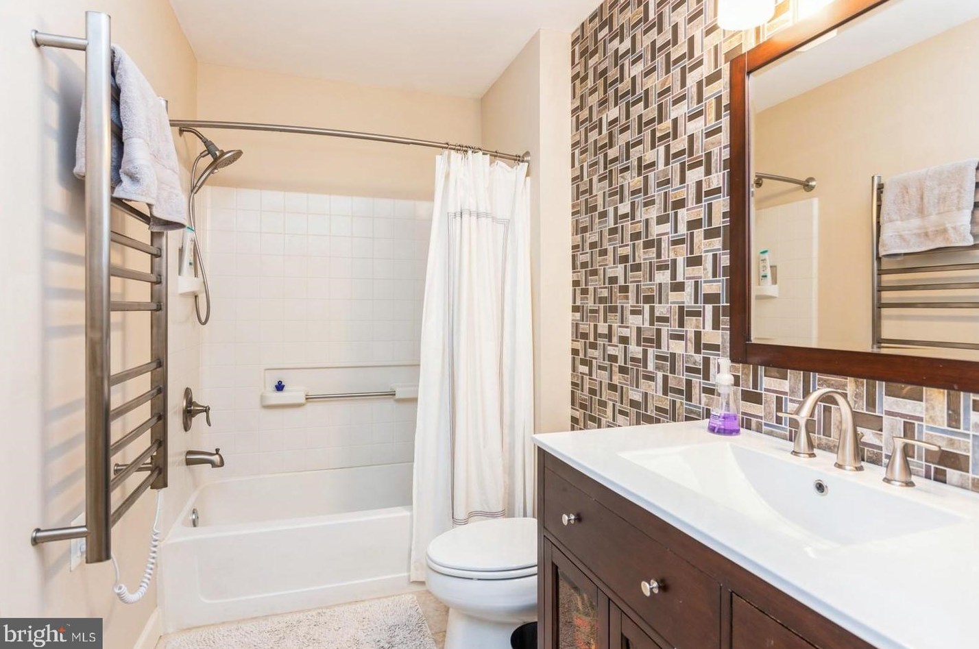 3 Hillside Ct, West Amwell NJ  08530-1051 exterior