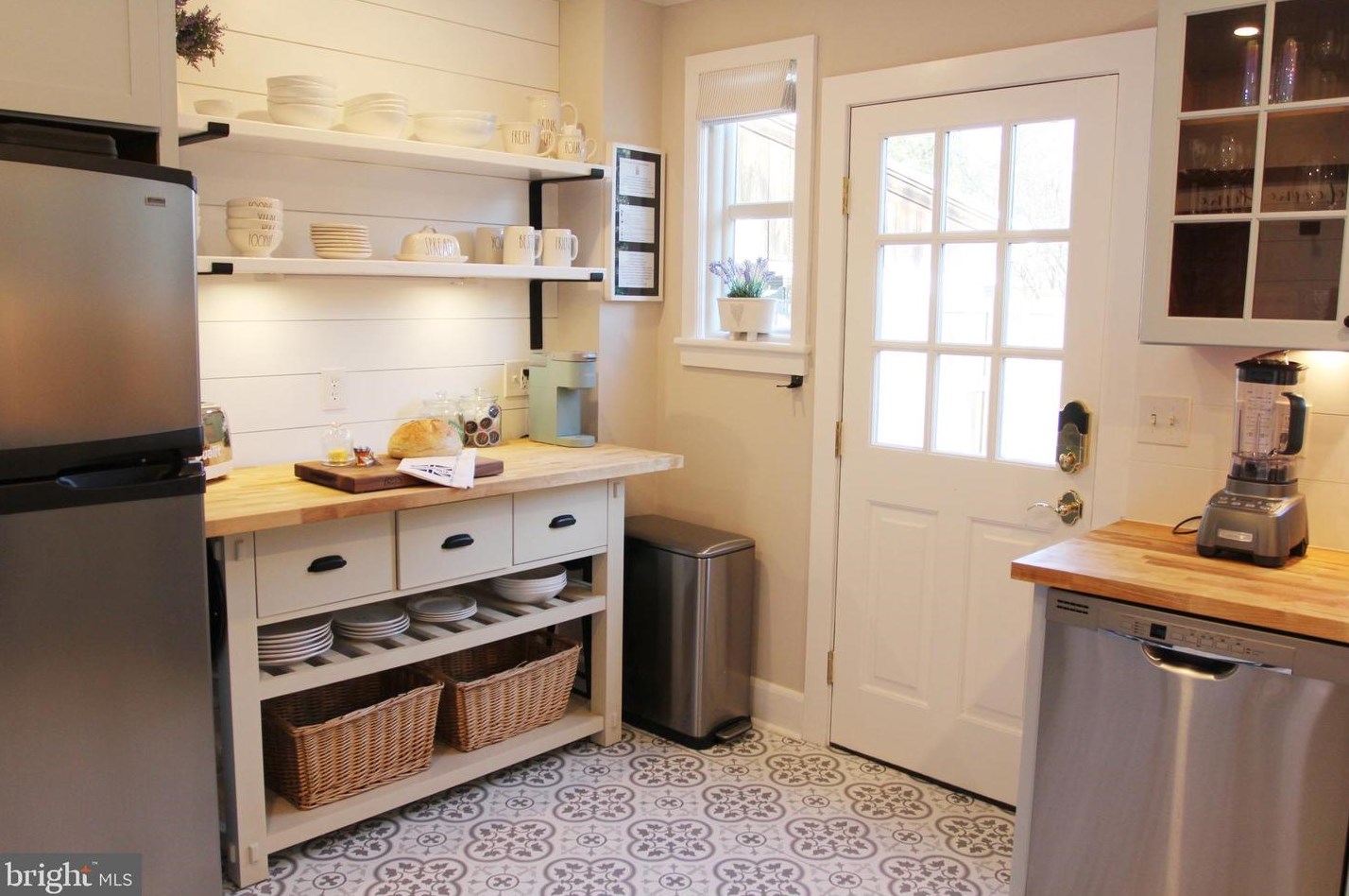 5 Ferry St, West Amwell NJ  08530-1802 exterior