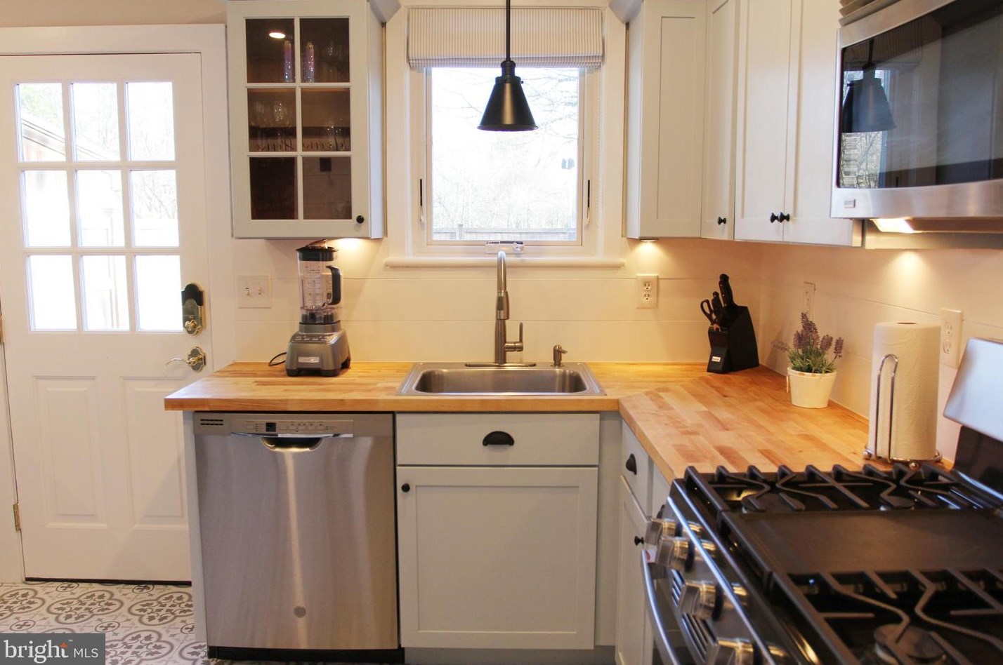 5 Ferry St, West Amwell NJ  08530-1802 exterior