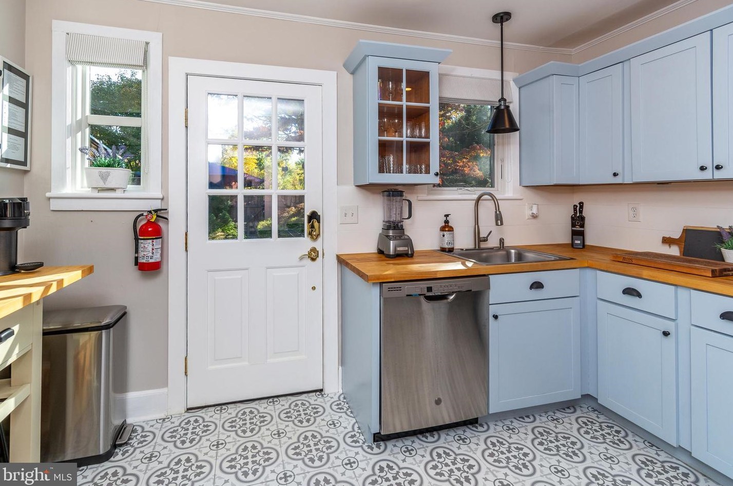 5 Ferry St, West Amwell NJ  08530-1802 exterior