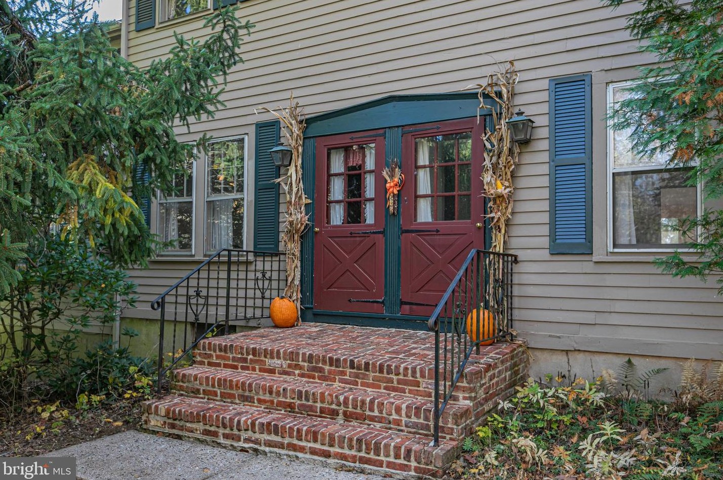 1 Svoboda Rd, Stockton, NJ 08559
