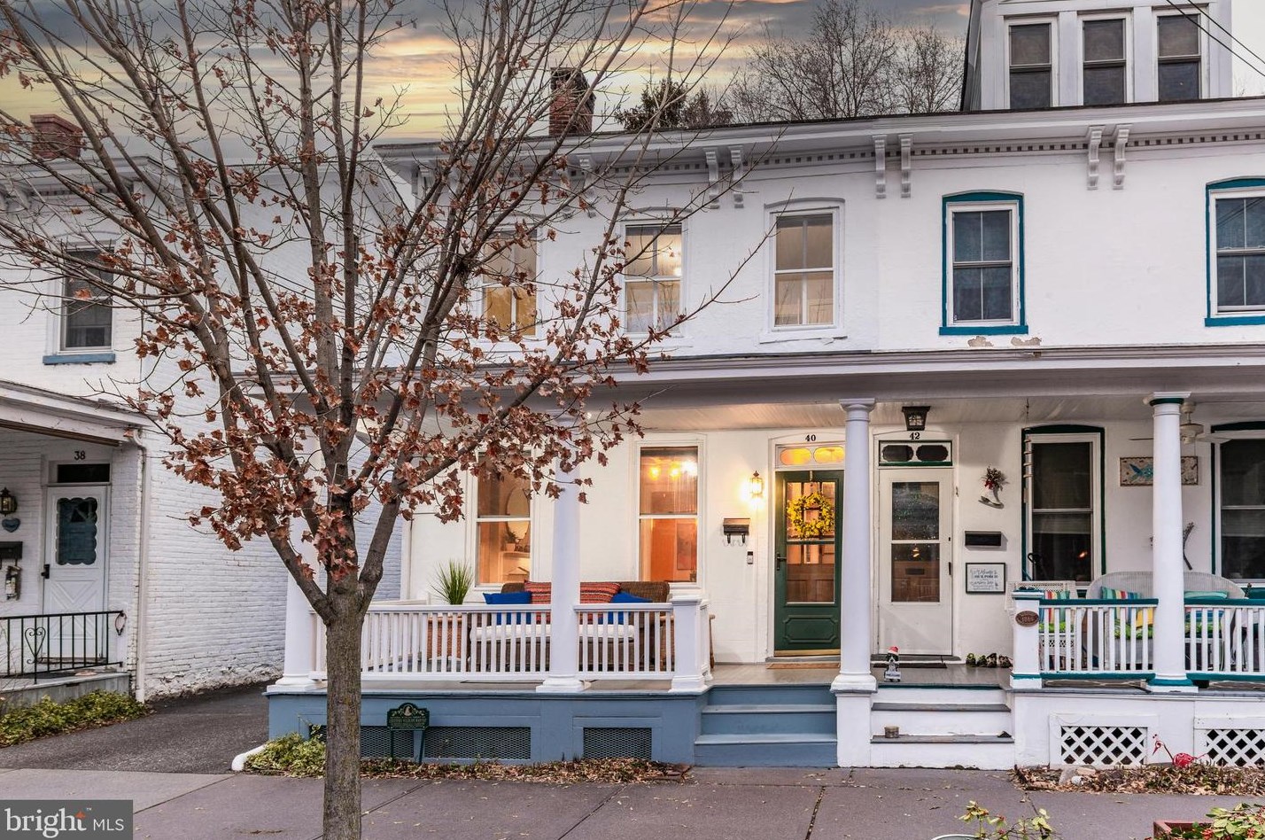 40 Perry St, West Amwell, NJ 08530-1639